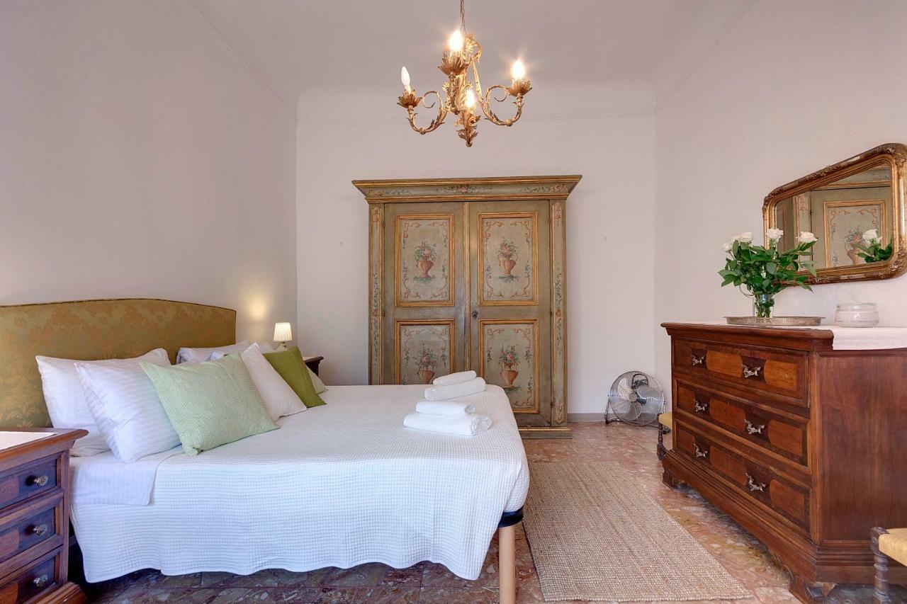 Historical Apartment Spectacular Arno View With Balcony From 12 Th Century. Флоренция Экстерьер фото